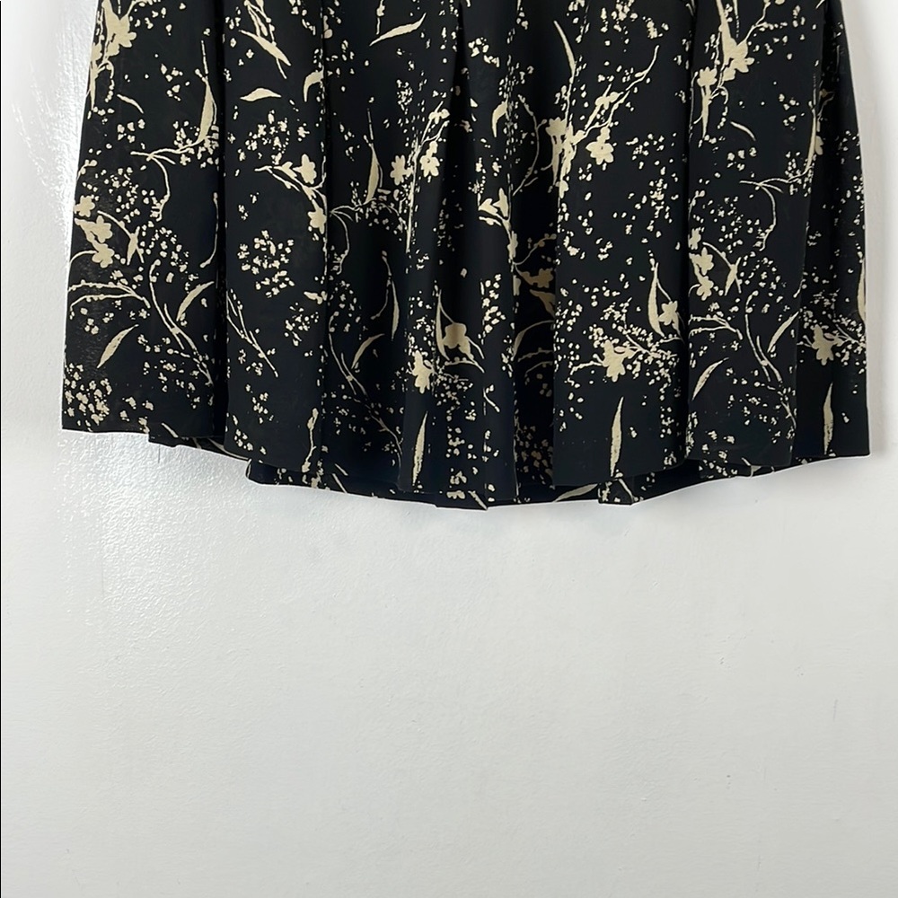 Neiman Marcus Pleated Women's 10 Elegant Black and Cream Simi Sheer Flare Skirt - Picture 6 of 9